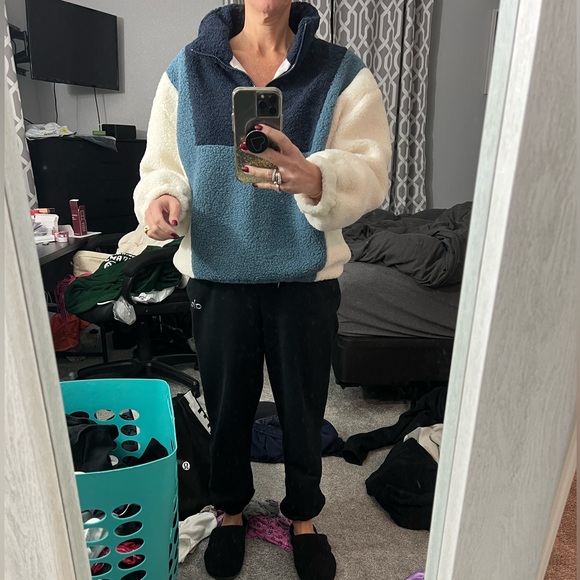 GREY BANDIT WOMWNS SMALL PULLOVER JACKET NWT - Picture 4 of 4